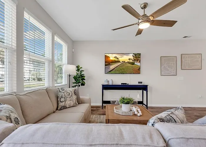 Centrally Located Myrtle Beach House Near Sports Center, Broadway At The Beach, Shopping, Beach, And Golf